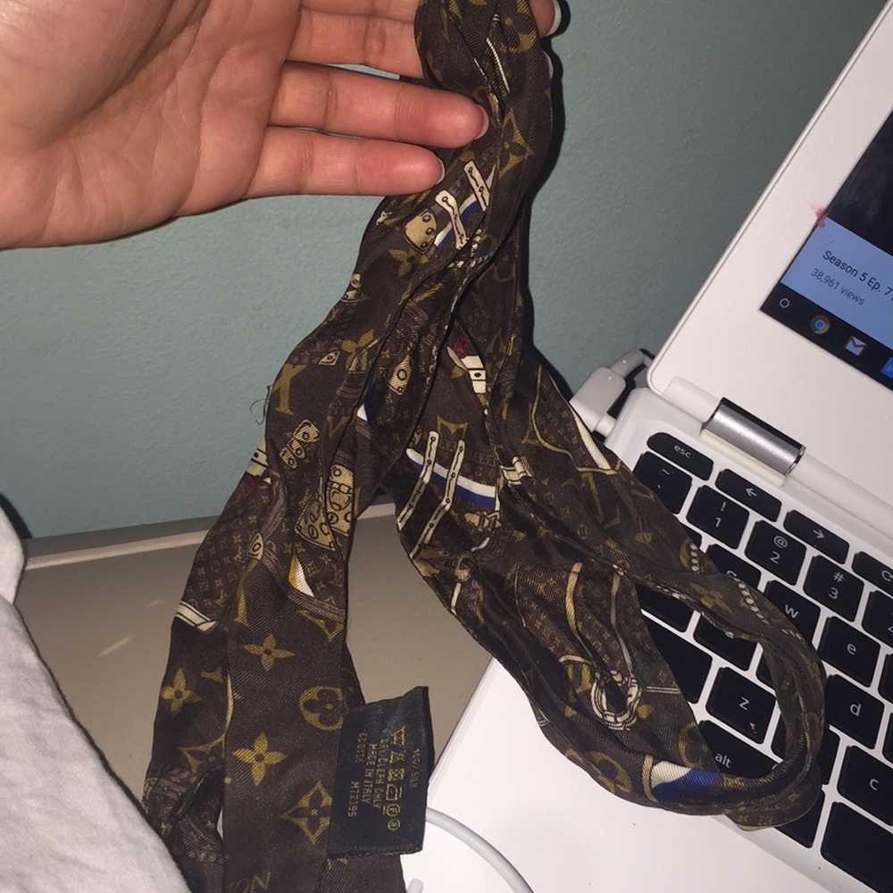 Louis Vuitton headband boundeaux